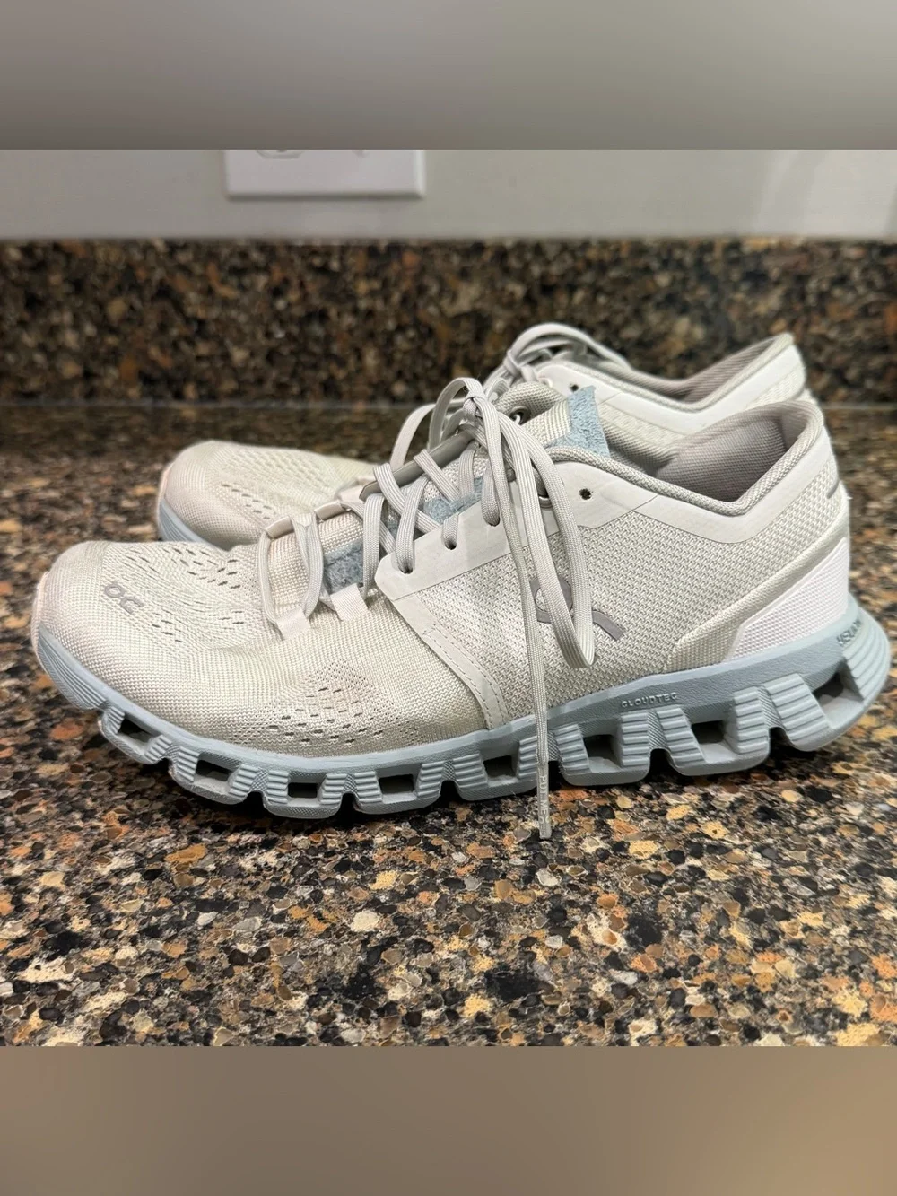 On Running Cloudflow Lightweight Running Shoes ladies 6